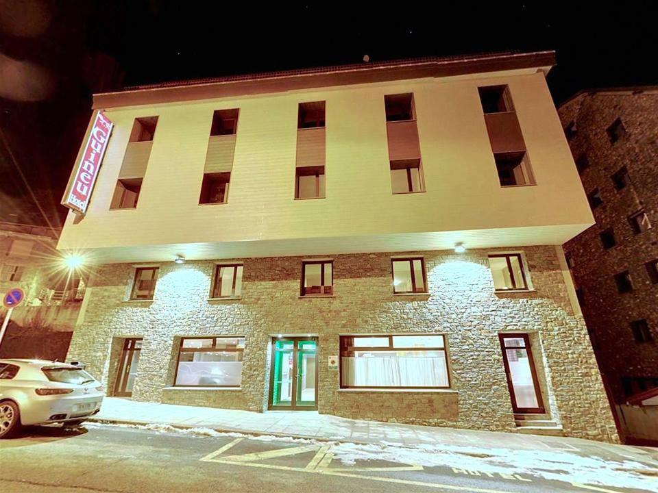 Hotel Guineu Pas De La Casa Bagian luar foto