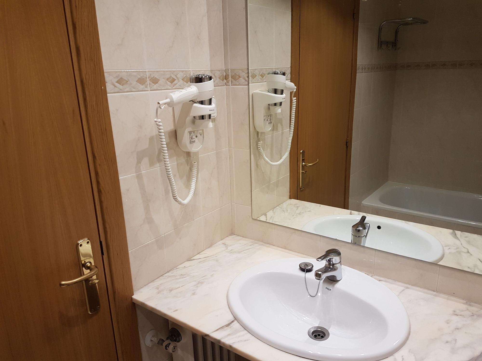 Hotel Guineu Pas De La Casa Bagian luar foto