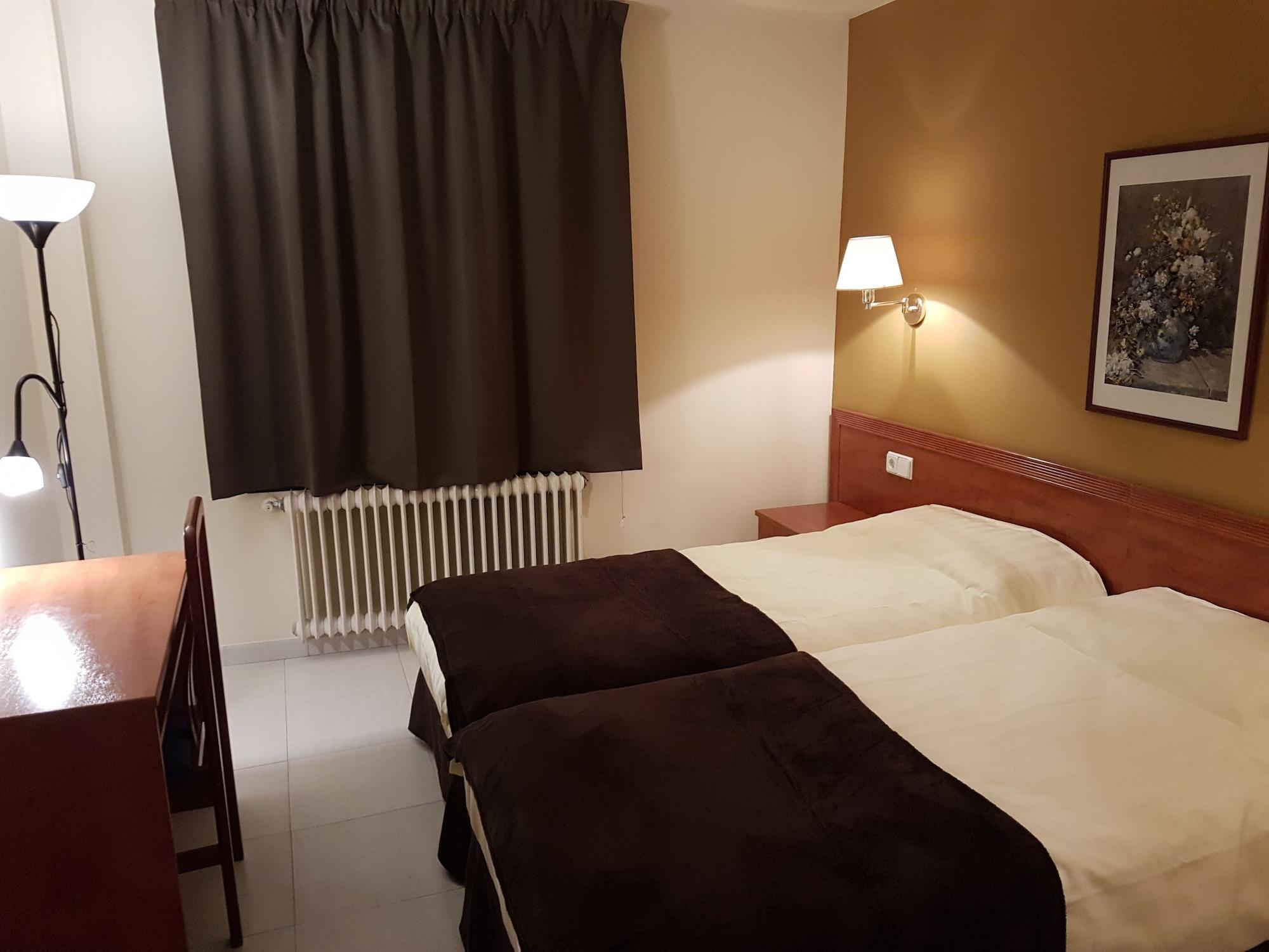 Hotel Guineu Pas De La Casa Bagian luar foto